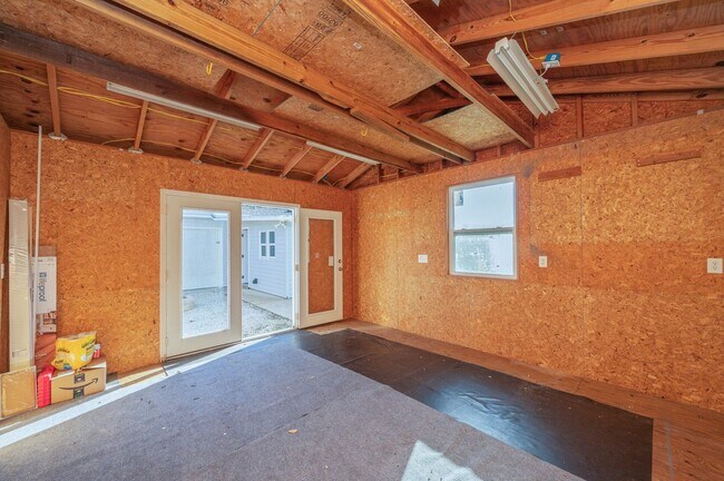 Building Photo - 3 bedroom in Mary Esther Heights!