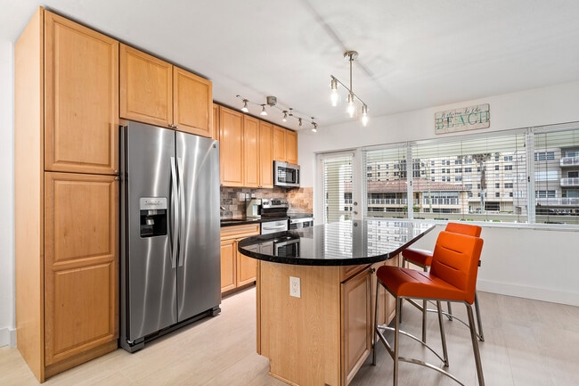 Building Photo - 2881 NE 32nd St