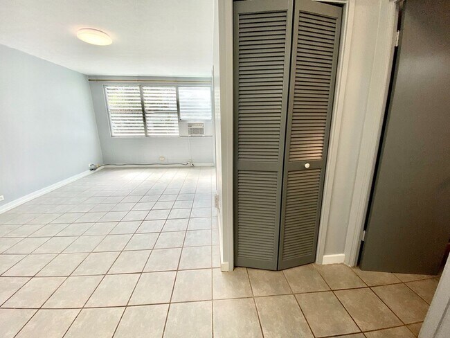 Building Photo - 2nd floor walk-up Makiki 1-bedroom, 1-bathroom, Near Punahou, UH Manoa, Kapiolani Hospital