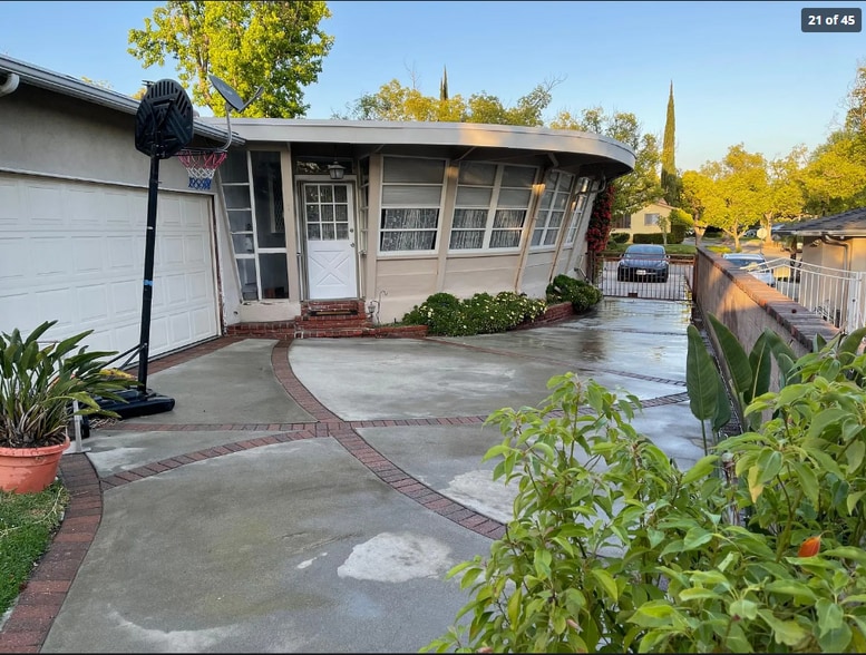Building Photo - 1085 Riviera Dr
