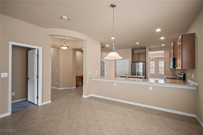 Building Photo - 12168 Country Day Cir
