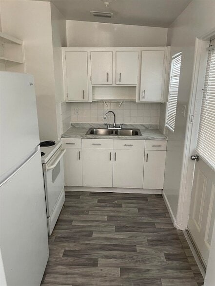 Building Photo - 6 Christopher St