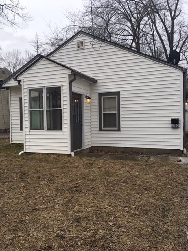 Building Photo - Remodeled Two bedroom Ranch $1150 per month