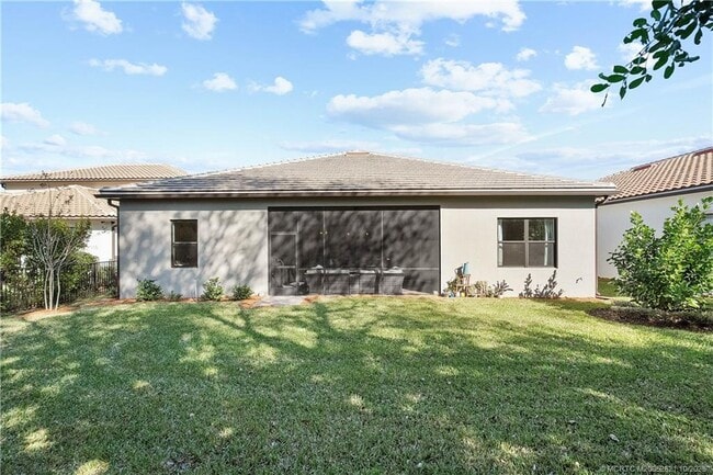 Building Photo - 564 SE Villandry Way