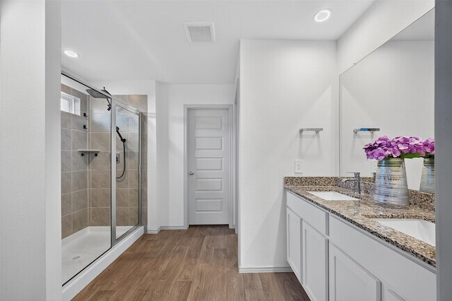 Building Photo - 9721 Chelsea St