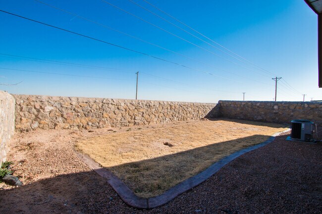 Building Photo - Charming 3 bedroom, 2 bath home in Northea...