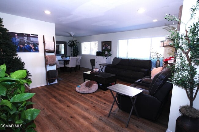 Building Photo - 2062 Sapra St