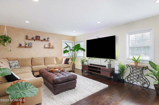 Building Photo - 58 Richardson Ave