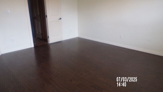 Building Photo - Fantastic home located in Eastlake Addition