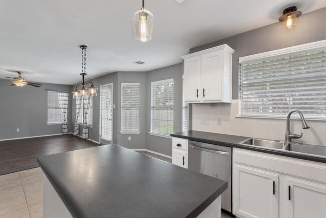 Building Photo - 14404 Ballycastle Trail