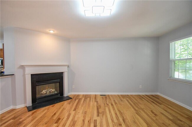 Building Photo - 2201 Landing Walk Dr