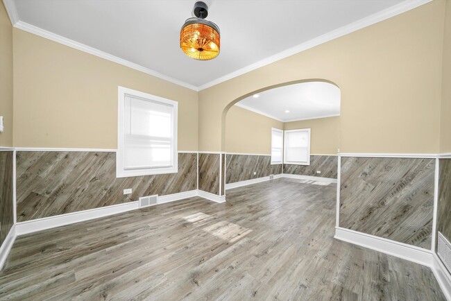 Building Photo - 14213 S Dearborn St