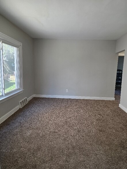 Building Photo - 10626 Thrush Ave