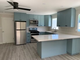 Building Photo - 2871 Manoa Rd