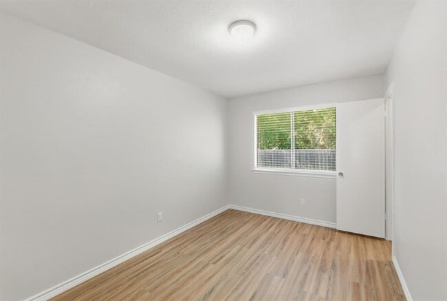 Building Photo - 12326 Tomanet Trail