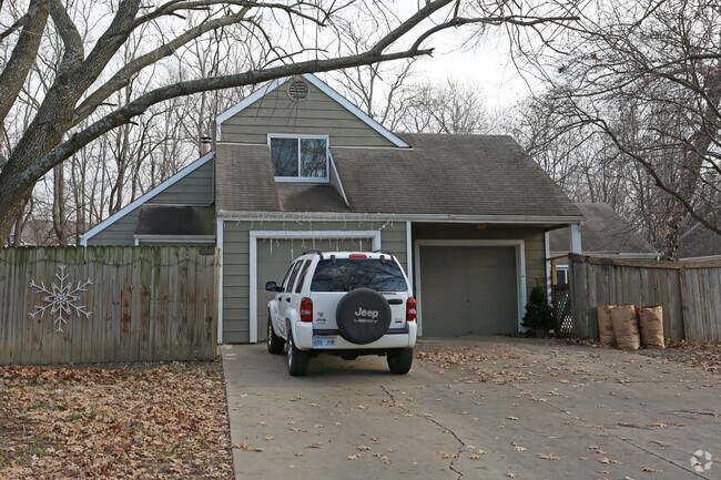 Building Photo - Hawthorn Place Townhomes