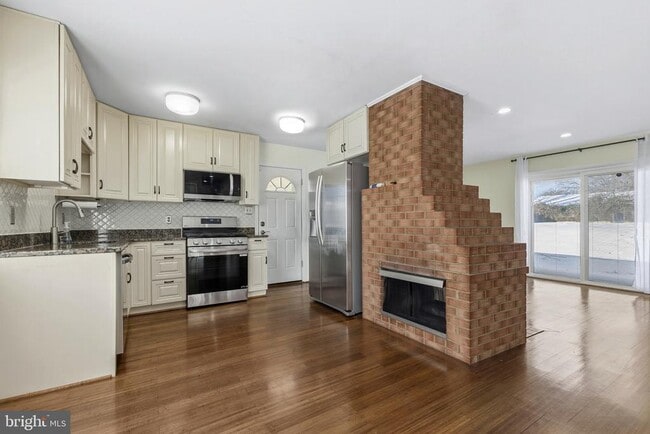 Building Photo - 5412 Nutting Dr