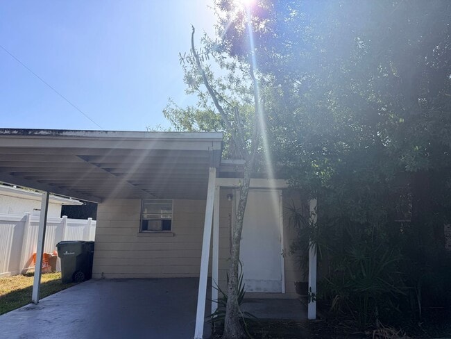 Building Photo - $0 Deposit Option – 2/1 Home on Clark Rd