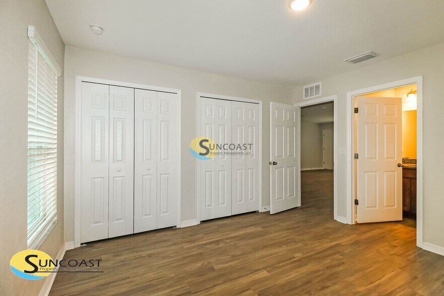 Building Photo - 9359 N Mendoza Way