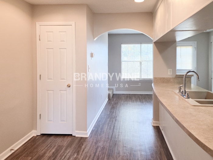 Building Photo - 6747 Saganaw Dr