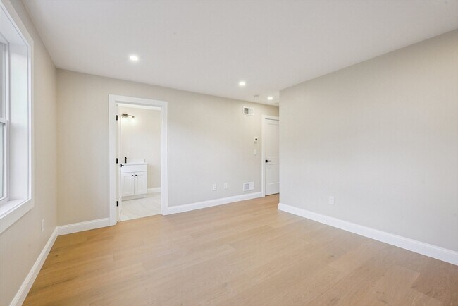 Building Photo - 108 Stowe St