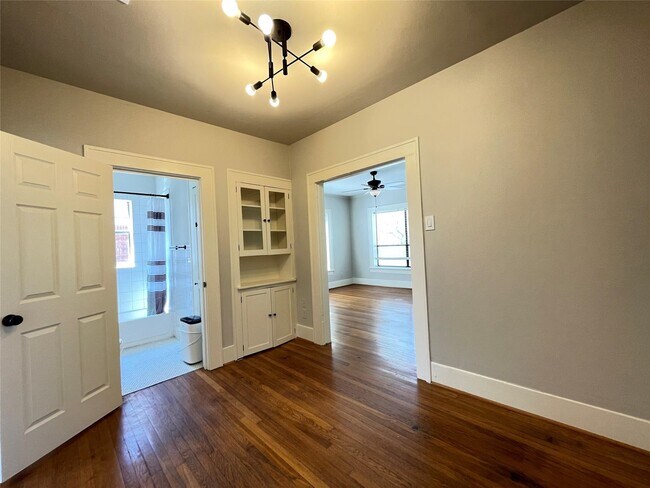 Building Photo - 1201 W Gray St