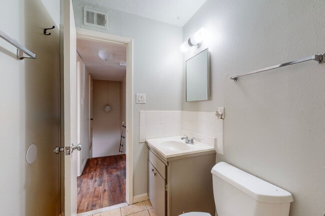 Building Photo - North Valley 3 bedroom Townhouse