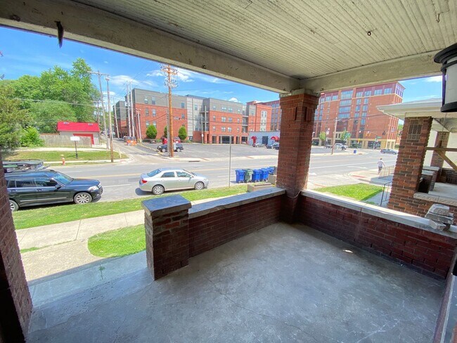 Building Photo - 2211 Neil Ave