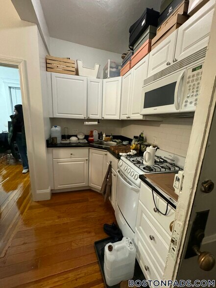 Building Photo - 64 Hemenway St