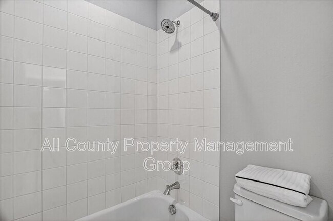 Building Photo - 6330 Oakbend Cir