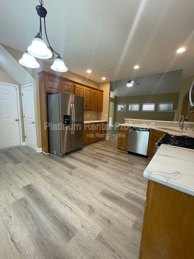 Building Photo - 546 Town Square Way