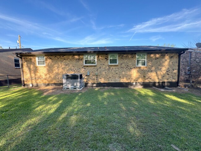 Building Photo - Great Newly Renovated Home - Move-In Ready!