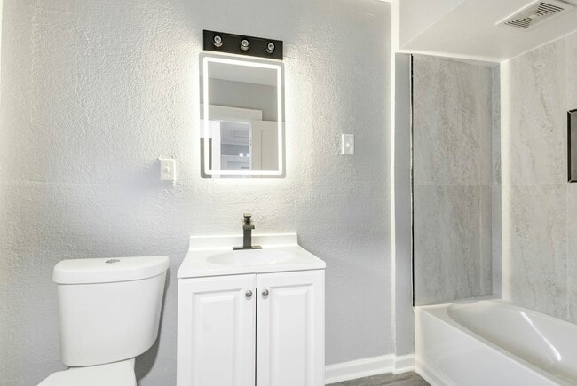 Building Photo - 1728 Berkshire Pl