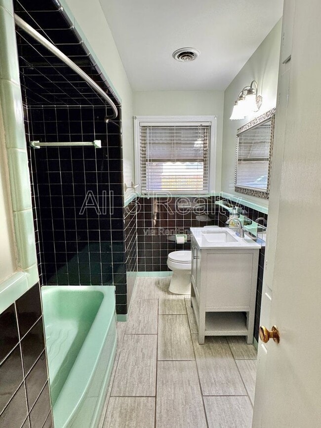 Building Photo - 2767 Biltmore Ave