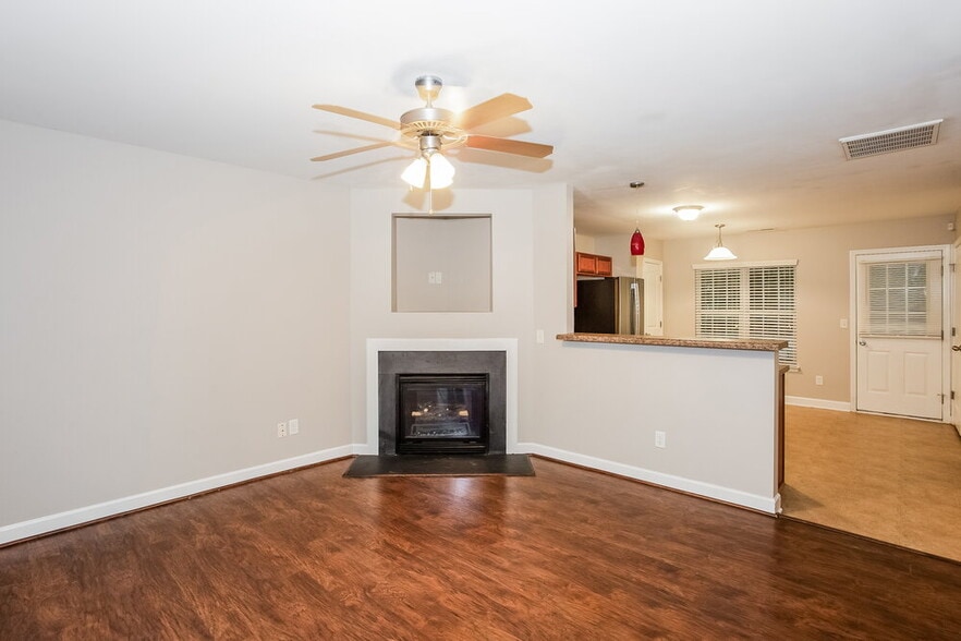 Building Photo - 4198 Broadstairs Dr SW