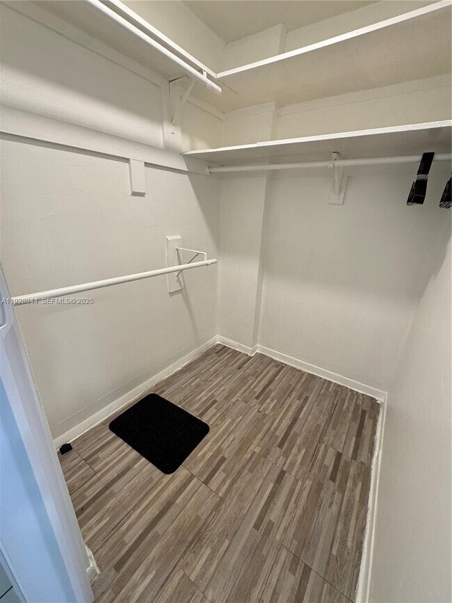 Building Photo - 1470 NE 125th Terrace