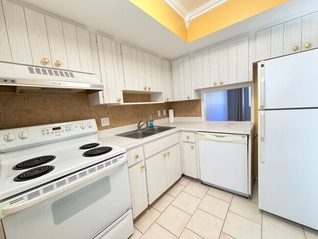 Building Photo - 1/1 CONDO 55 + COMMUNITY - GLEN OAKS, CLOSE TO DOWNTOWN SRQ!