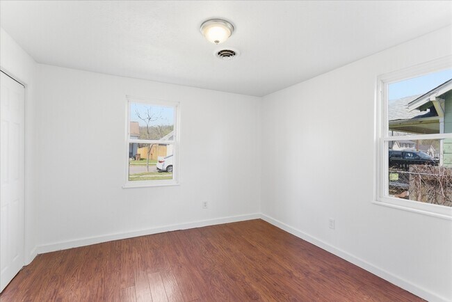 Building Photo - 306 E Burwell Ave