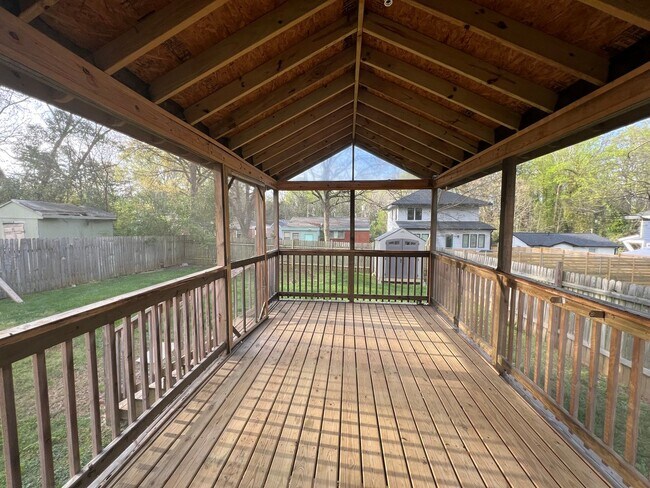 Building Photo - Renovated Brick Ranch in NW Charlotte