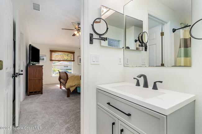 Building Photo - 1410 Vander Ave SE