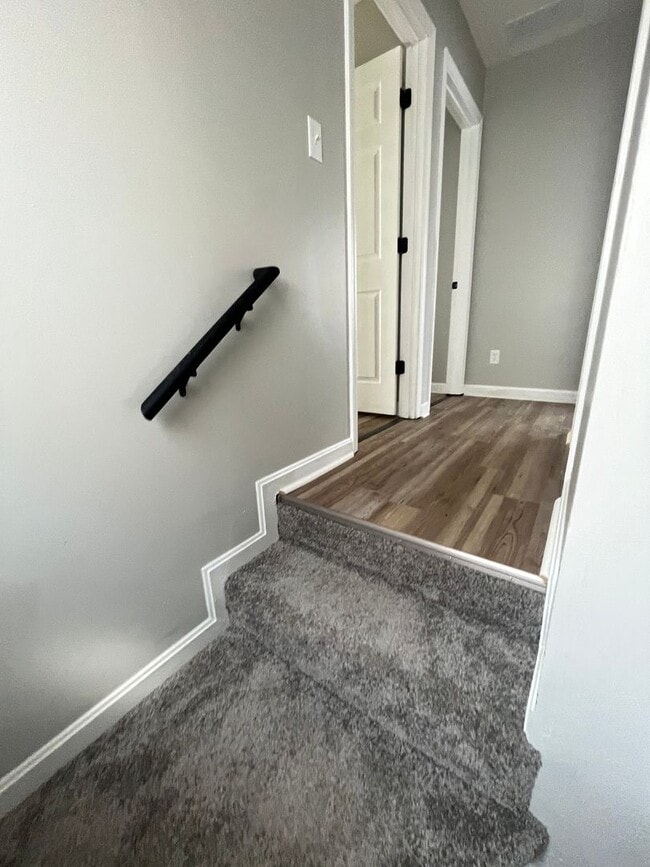 Building Photo - Beautifully renovated 3 bedroom house!