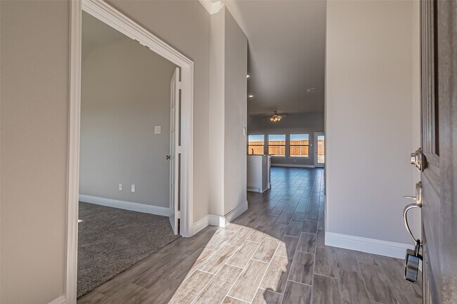 Building Photo - 422 Oleander Dr