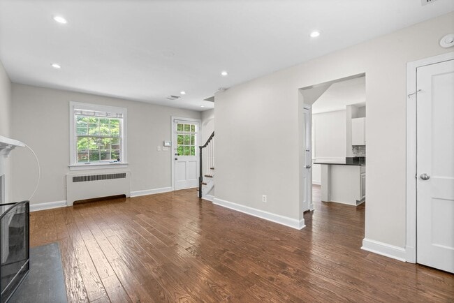 Building Photo - 3 Bed 3 Bath - Bethesda Colonial - Move-In...