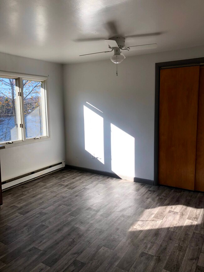 Building Photo - 125 Trout Ln