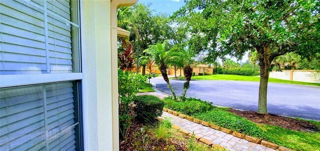 Building Photo - 520 Millifiora Ln