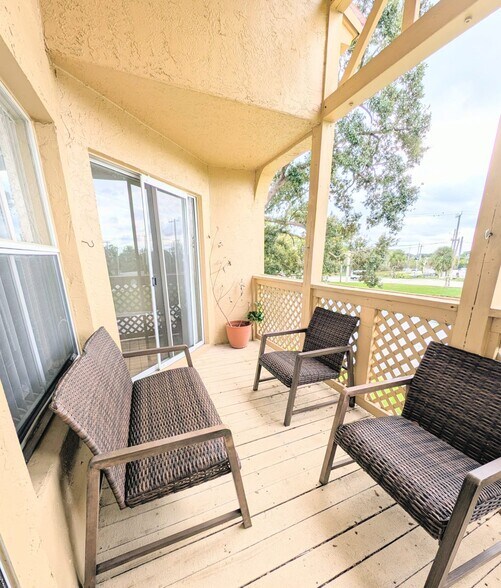 Building Photo - 4863 Via Palm Lks