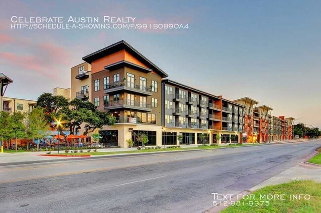 Building Photo - 704