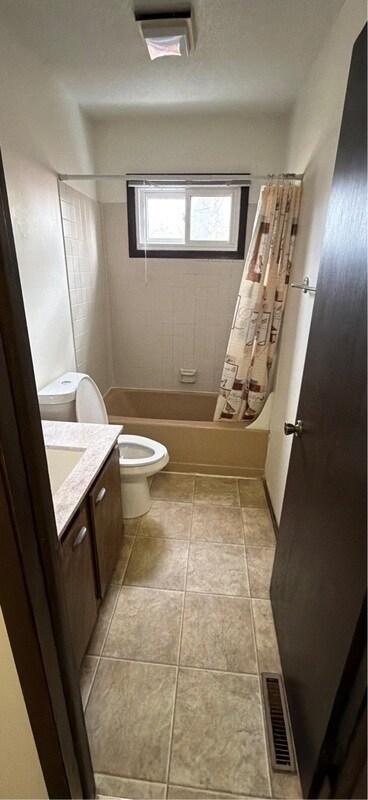 Building Photo - 512 Breezy Point Dr