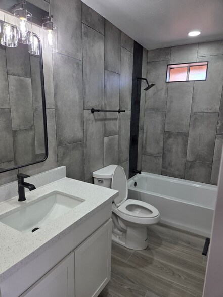 Building Photo - 4885 N Arnold Dr