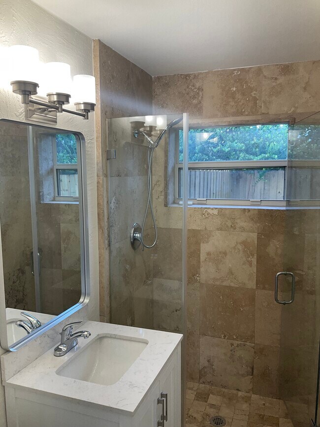 Building Photo - 425 Avenida Hermosa